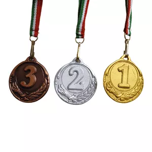 مدال قهرمانی مدل همگانی سه عددی